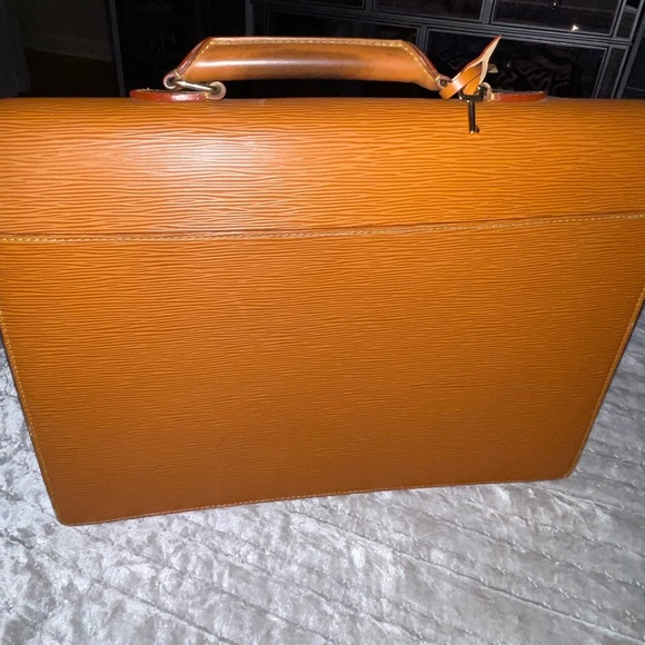 Louis Vuitton Preloved Epi leather briefcase needs some attention good condition - Picture 7 of 16
